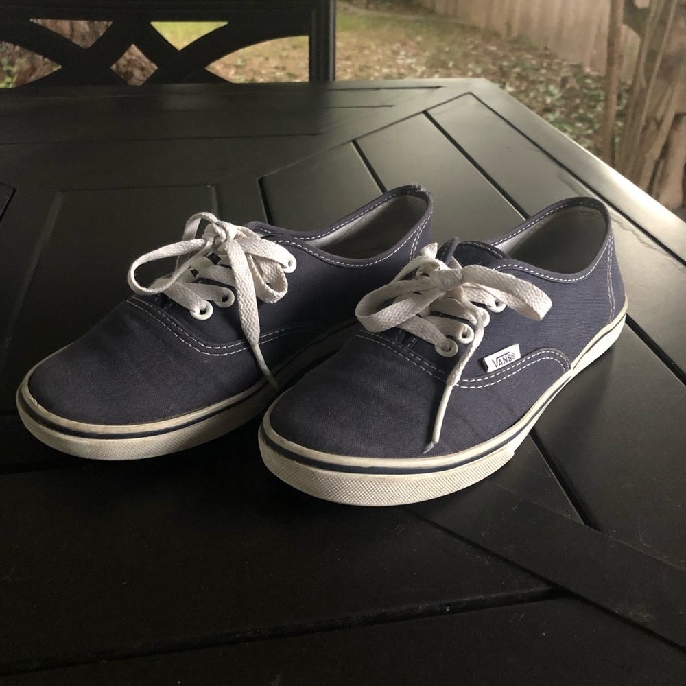 Vans Navy Low Pro. Size 7.